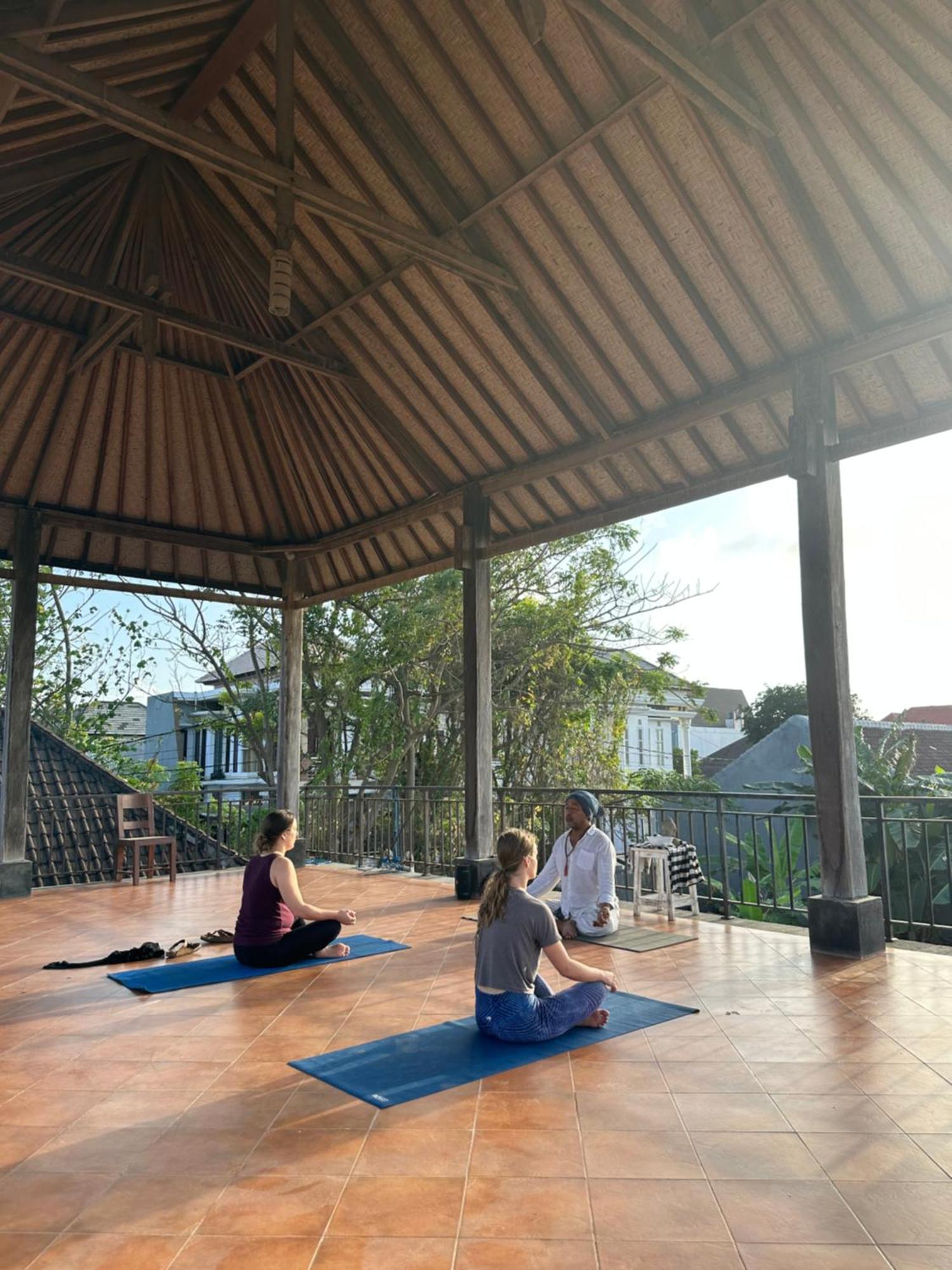 Diuma Residence Yoga Meditation Retreat And Healing Center Санур Экстерьер фото