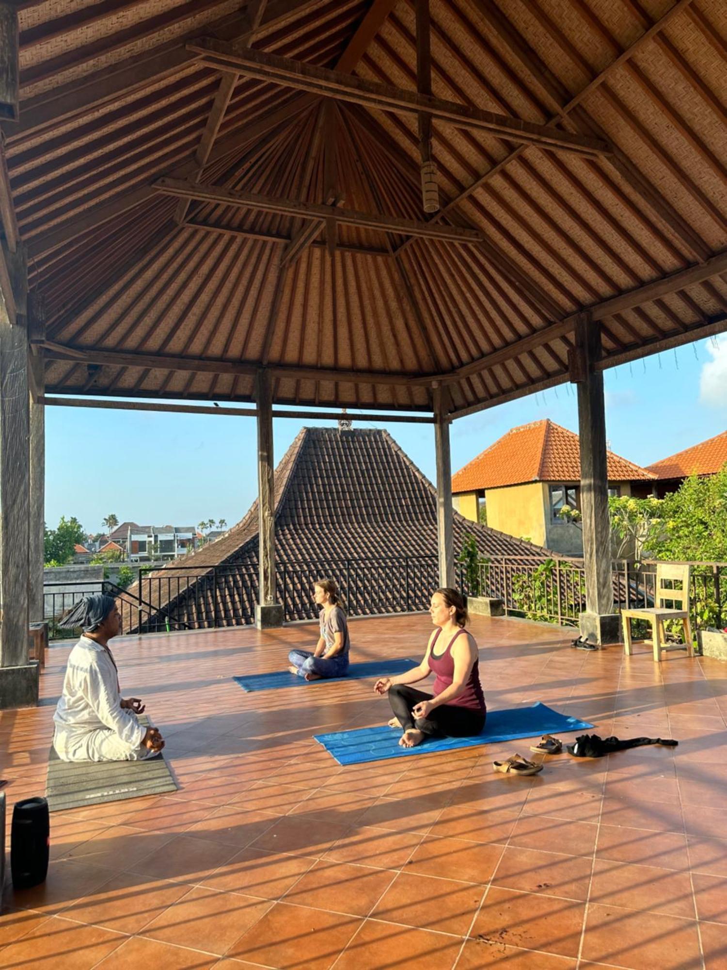 Diuma Residence Yoga Meditation Retreat And Healing Center Санур Экстерьер фото