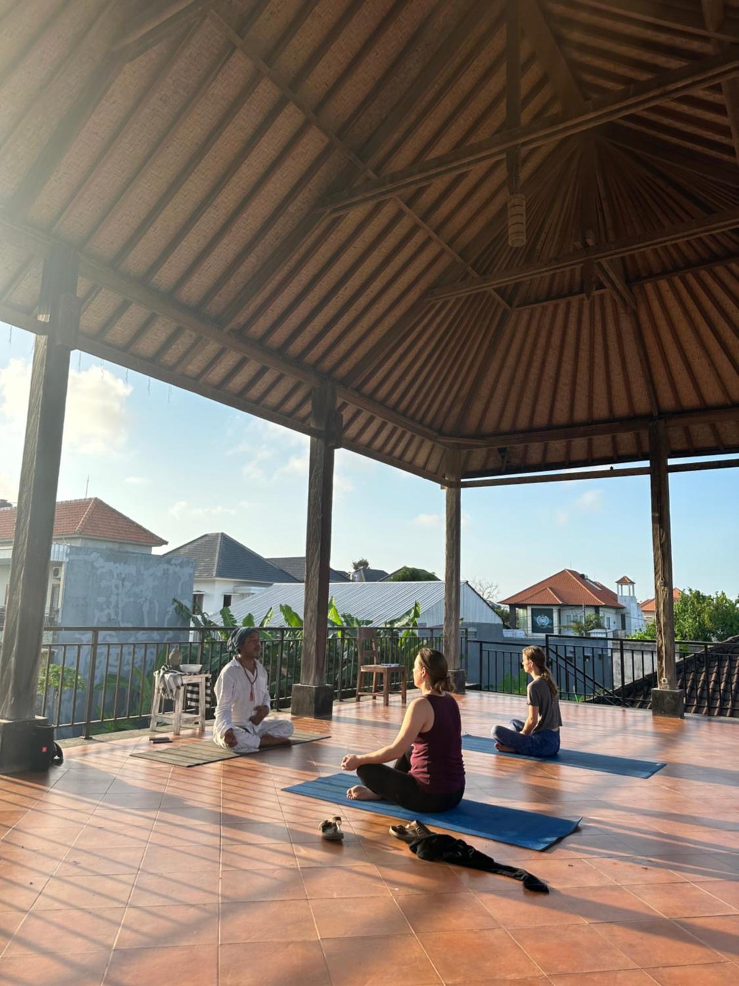 Diuma Residence Yoga Meditation Retreat And Healing Center Санур Экстерьер фото