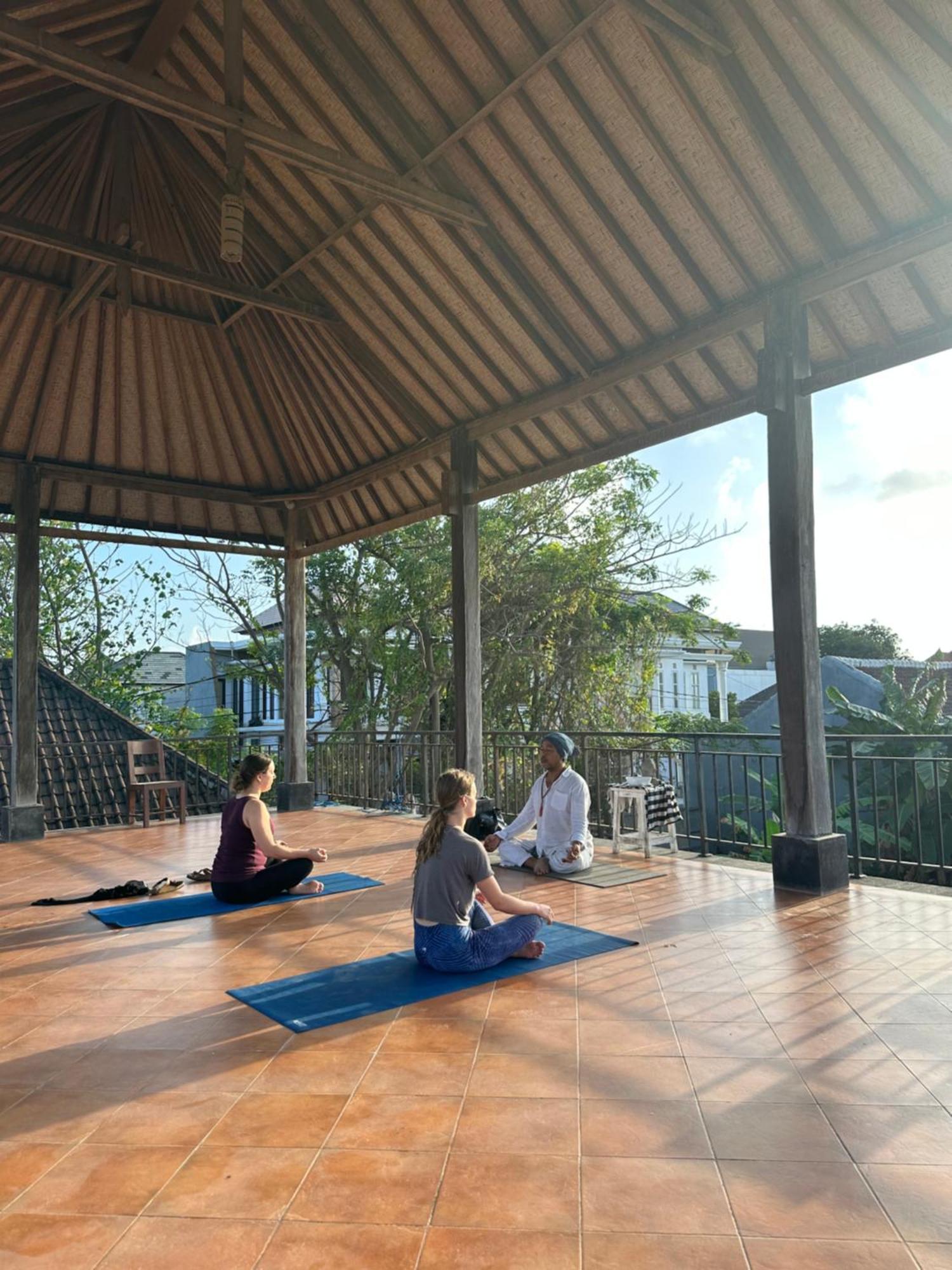 Diuma Residence Yoga Meditation Retreat And Healing Center Санур Экстерьер фото