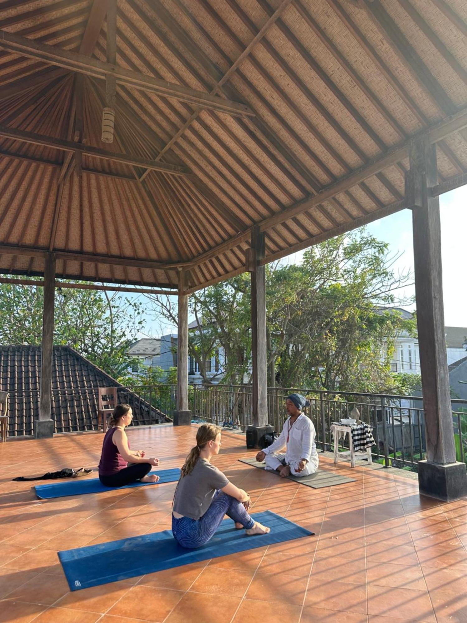 Diuma Residence Yoga Meditation Retreat And Healing Center Санур Экстерьер фото