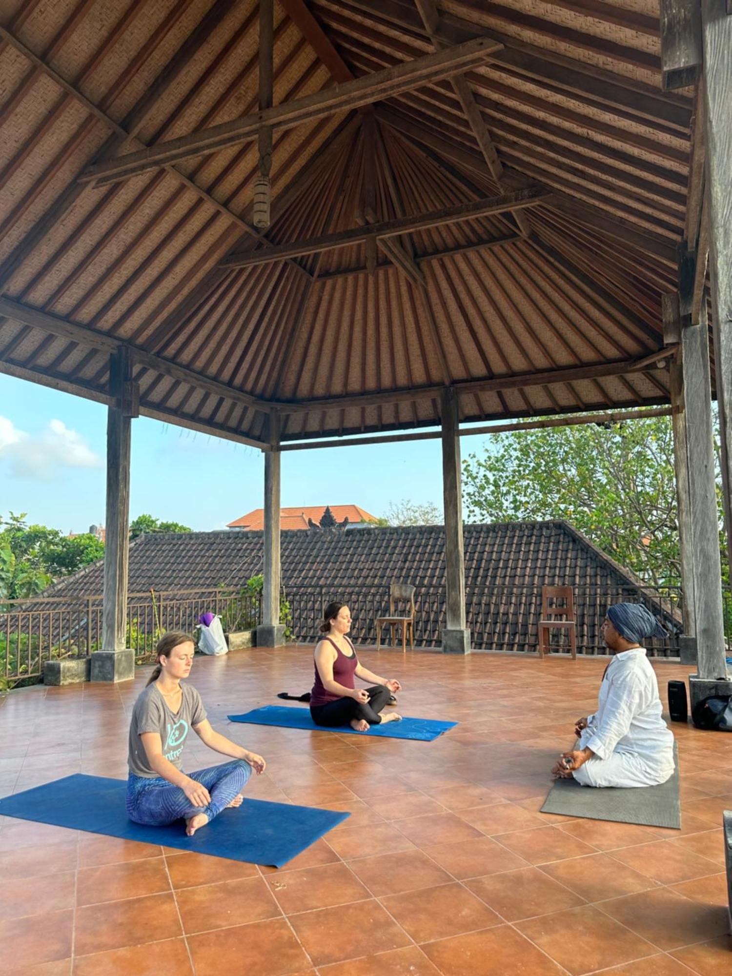 Diuma Residence Yoga Meditation Retreat And Healing Center Санур Экстерьер фото